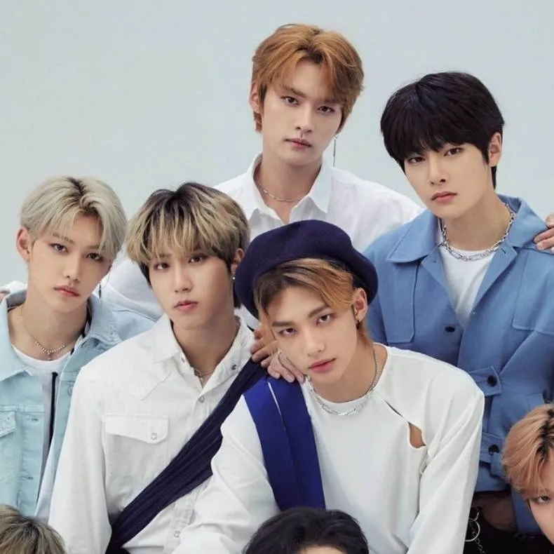 chat with ai character: stray kids