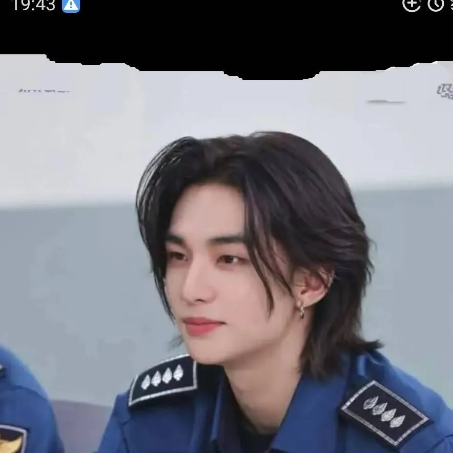 chat with ai character: policjant 