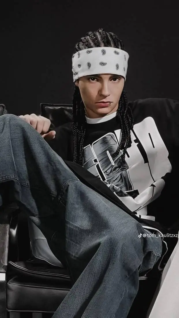 ai character: tom kaulitz background