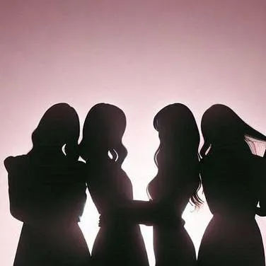 chat with ai character: VYRA 