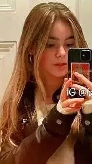 ai character: Isabella Sermon background