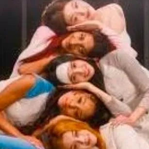 chat with ai character: katseye 