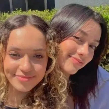 chat with ai character: megen and daniela 