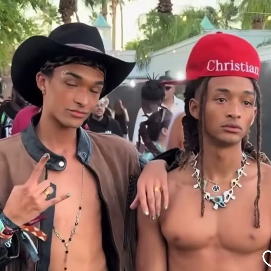 chat with ai character: Smith twins 