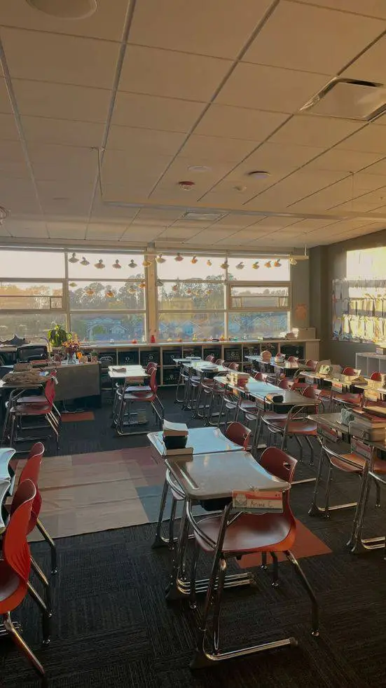 Talkie AI - Chat with CLASSROOM 127 ⌚