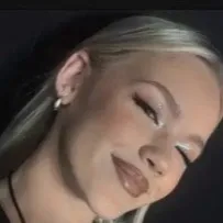 chat with ai character: Freya skye