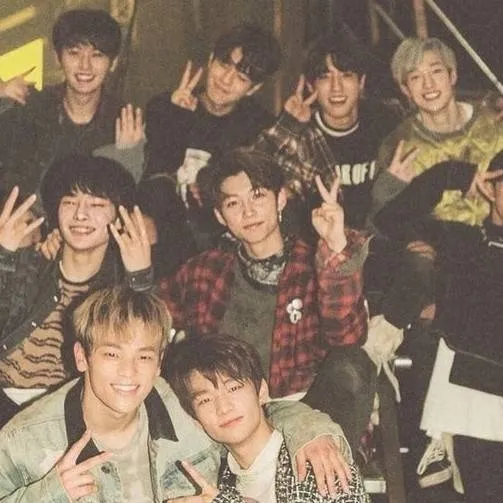 chat with ai character: skz debut