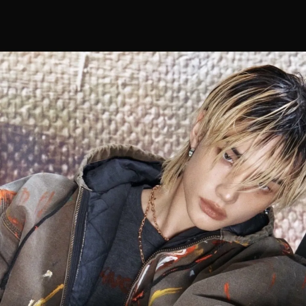 chat with ai character: Hyunjin 