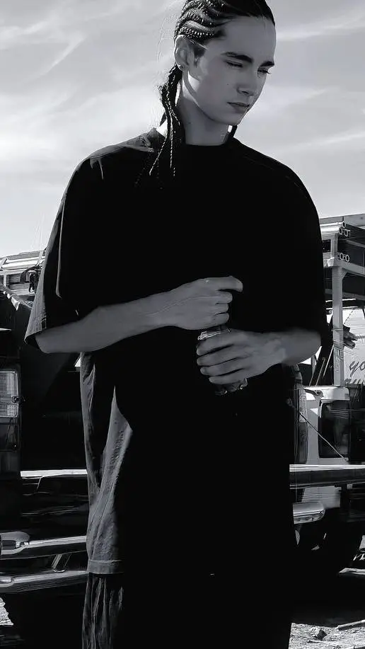 ai character: Tom kaulitz (2010) background