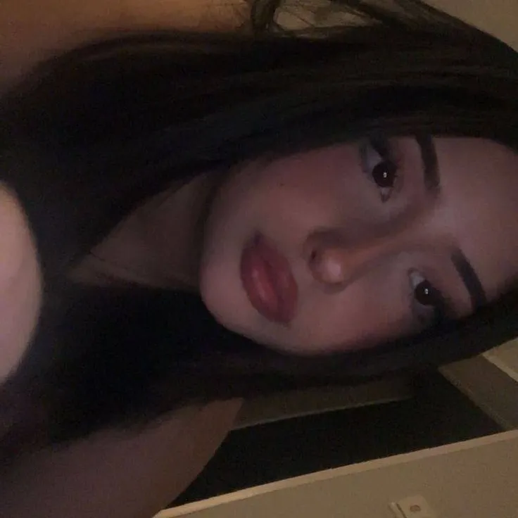 chat with ai character: Natalie