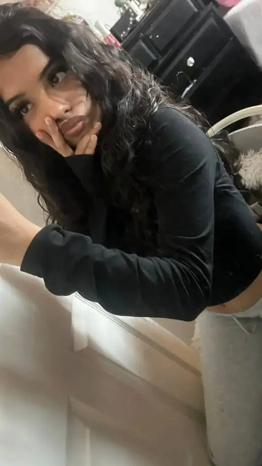 ai character: Raelyen background