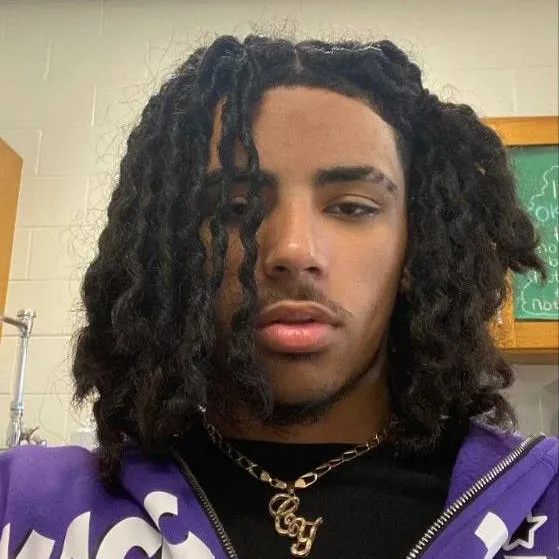 chat with ai character: Elijah