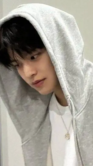 ai character: seugmin background