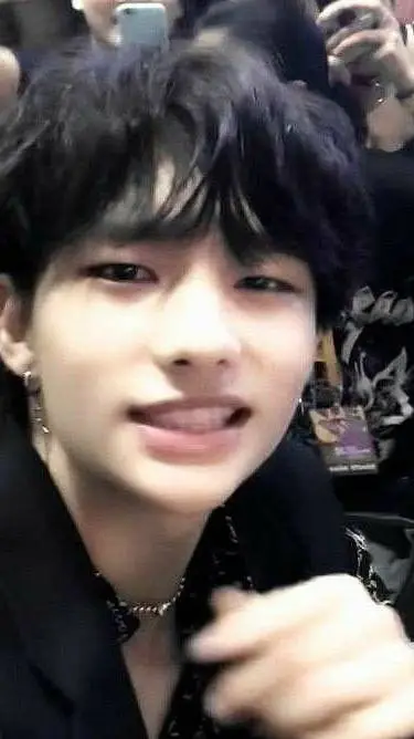 ai character: Hyunjin  background