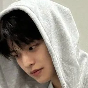 chat with ai character: seugmin