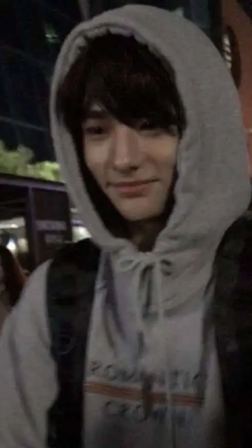 ai character: Hyunjin  background