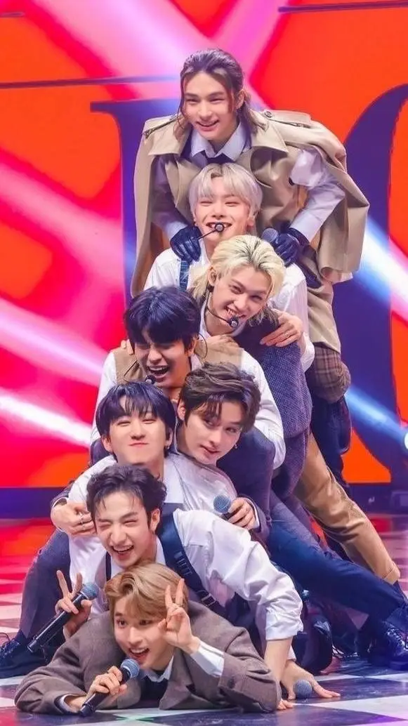 ai character: ⭐stray kids⭐ background
