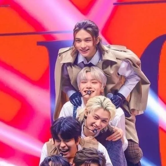 chat with ai character: ⭐stray kids⭐