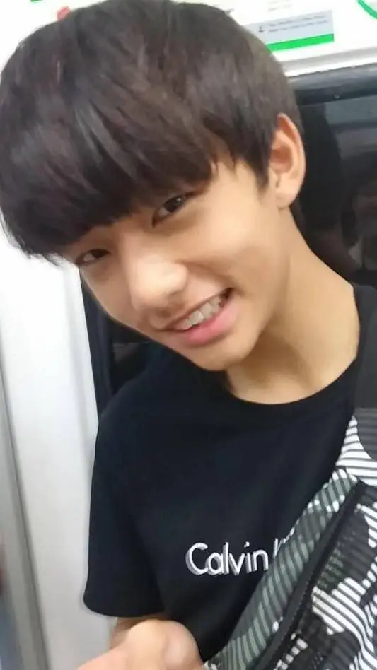 ai character: Hyunjin  background