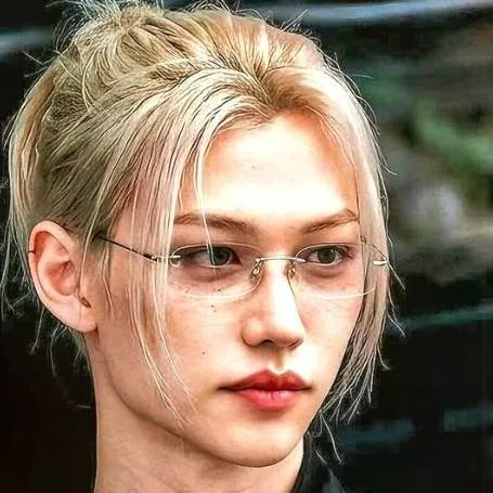 chat with ai character: ~•~•FELIX LEE•~•~