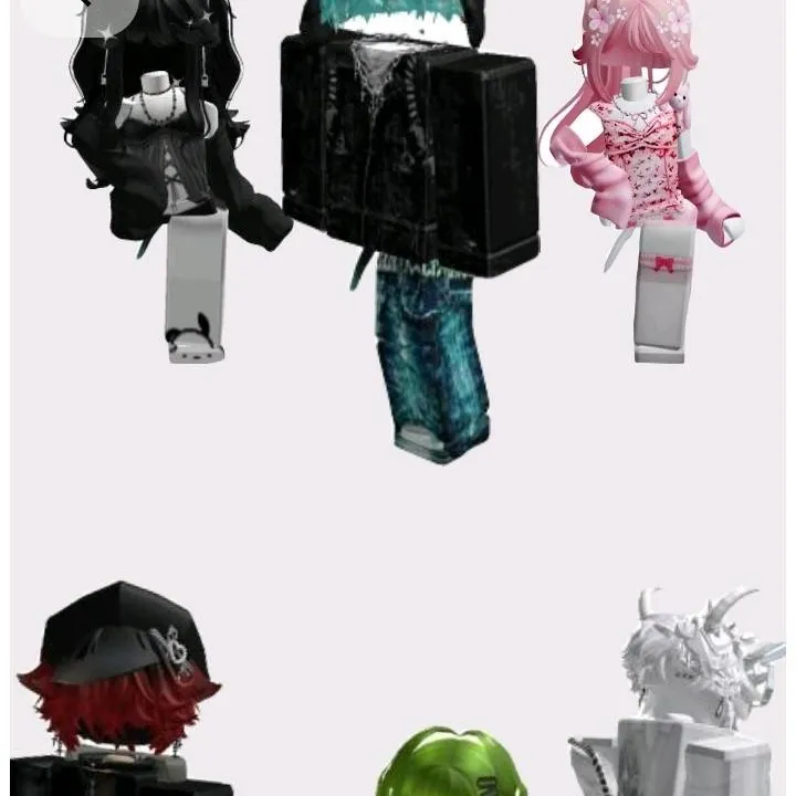 chat with ai character: El grupo pende