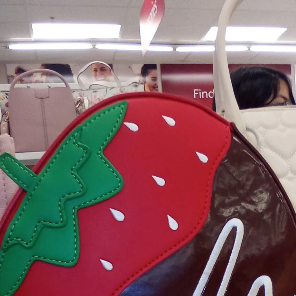 chat with ai character: Poppy the popstar!