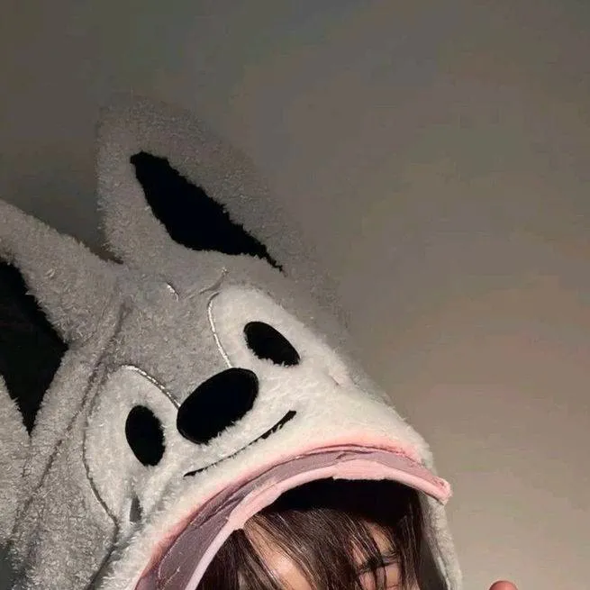chat with ai character: 💘channie🐺