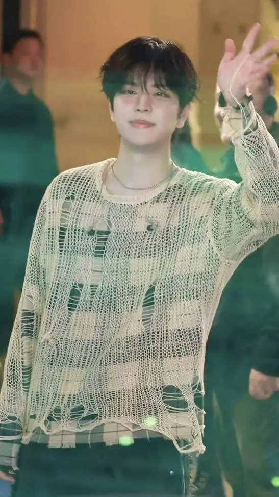 ai character: seungmin tu esposo background