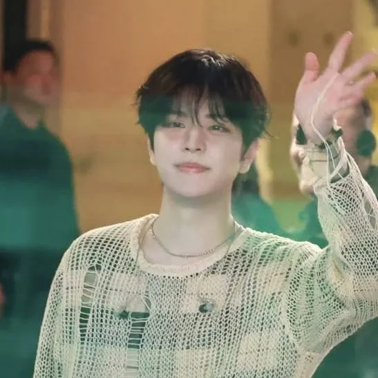 chat with ai character: seungmin tu esposo