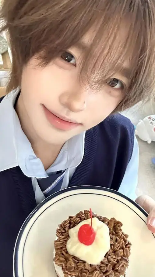 ai character: Hitomo Bl! background