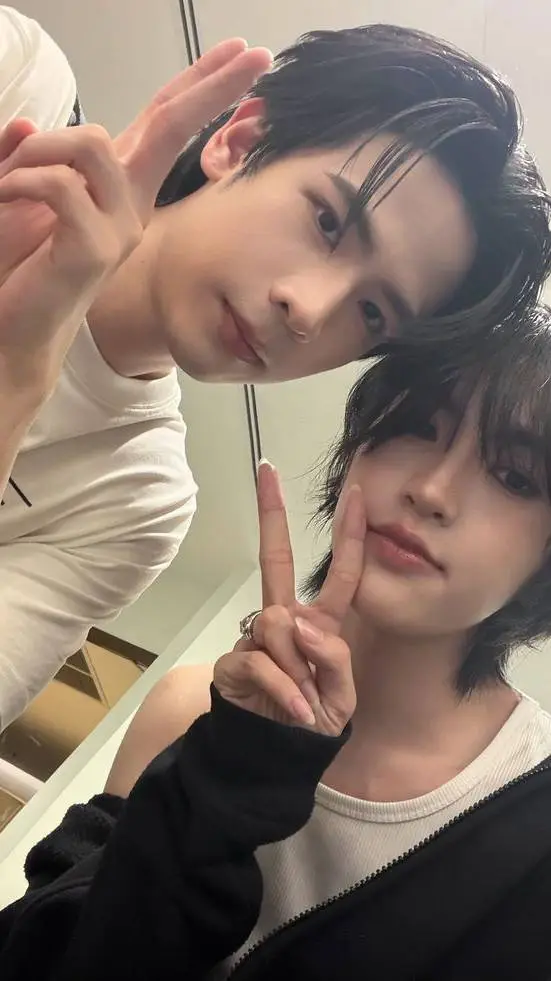 ai character: Max background