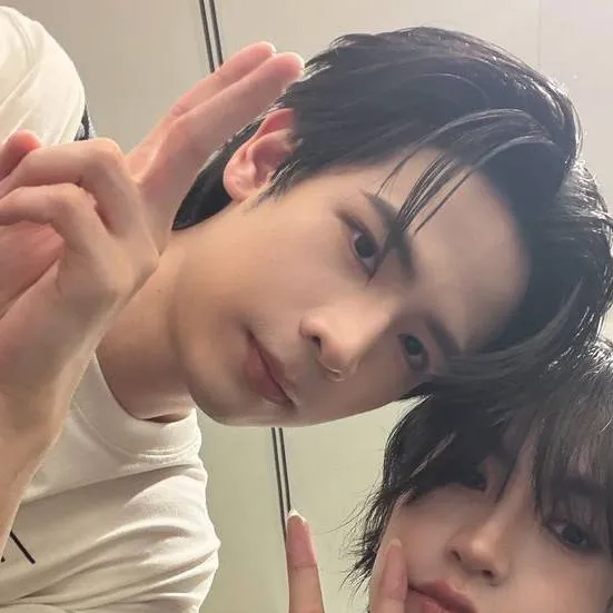 chat with ai character: Max