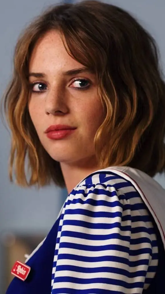 ai character: Robin buckly background