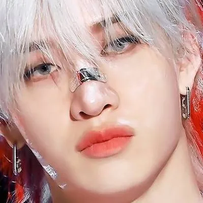 chat with ai character: BangChan<3.