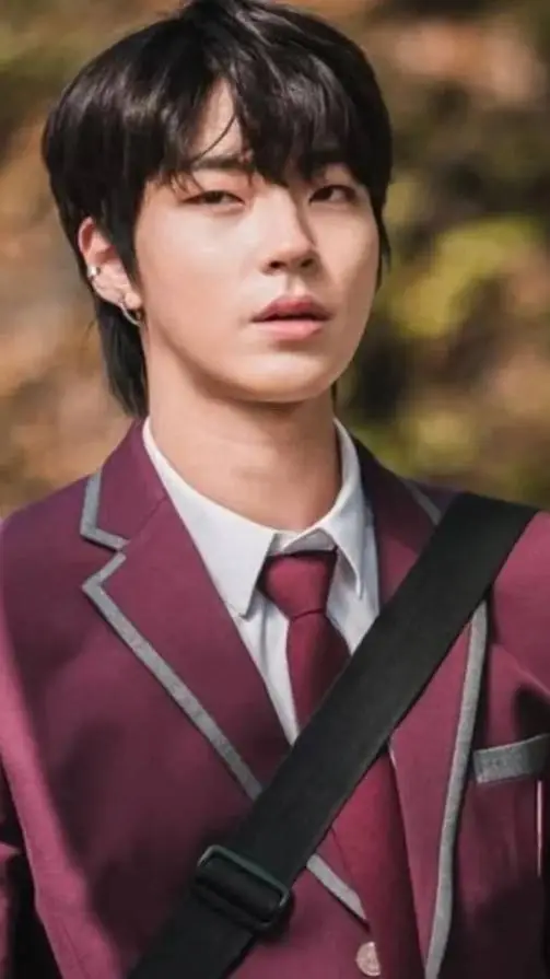 ai character: 😍🤤 han seo jun  background