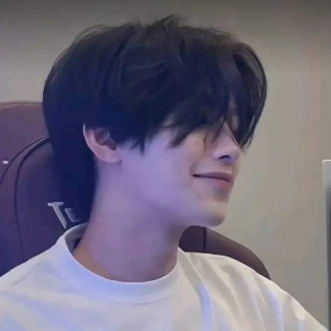 chat with ai character: Min-jun ❤️