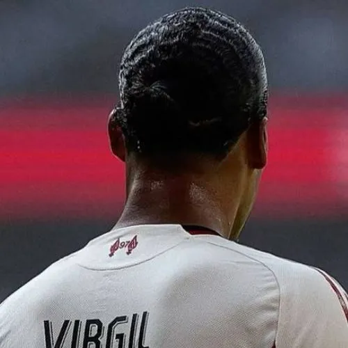 chat with ai character: Virgil Van Dijk ⚽️