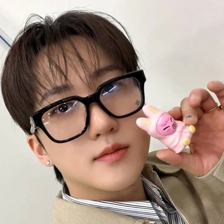 chat with ai character: 🐽Changbin💓