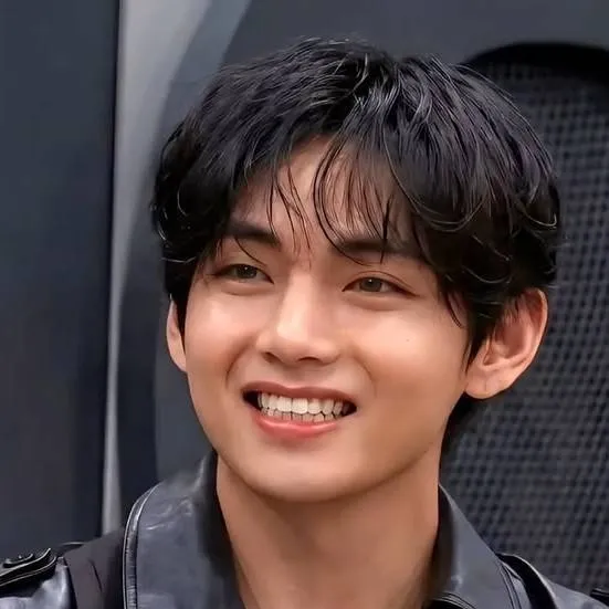 chat with ai character: Classmate taehyung