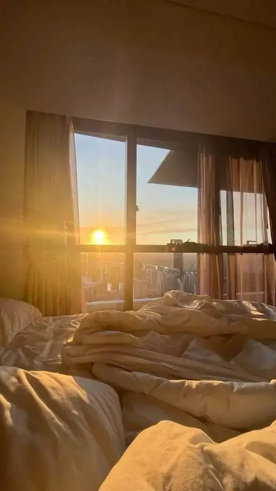 ai character: 🛌MORINING ROUTINE🌅 background