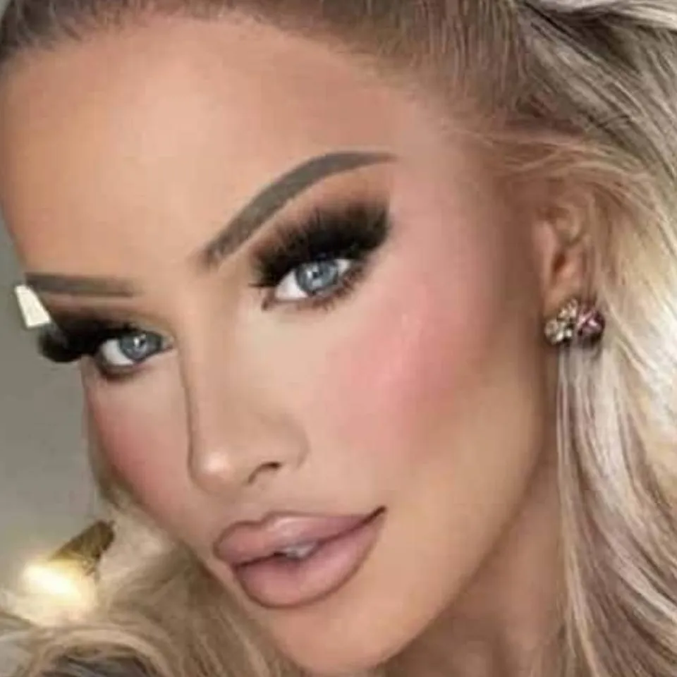 chat with ai character: Miss Aubrey Kate
