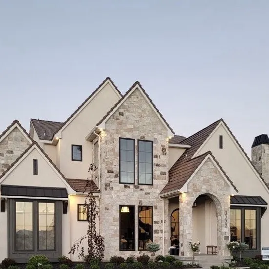 chat with ai character: 𝖥𝖺𝗆𝗂𝗅𝗒