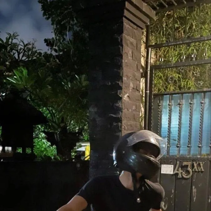 chat with ai character: Kyle