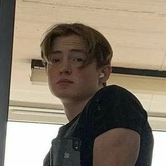 chat with ai character: kit connor