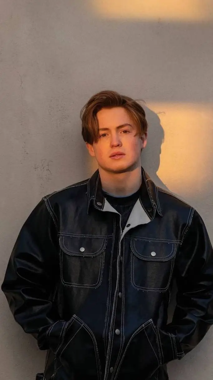 ai character: Nick Nelson background