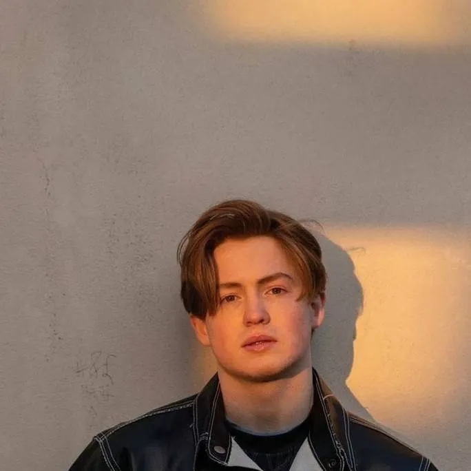 chat with ai character: Nick Nelson
