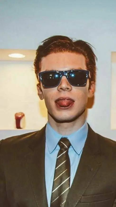 ai character: Ian Gallagher background