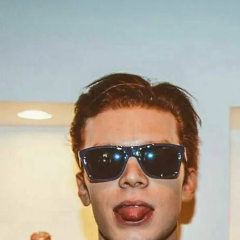 chat with ai character: Ian Gallagher