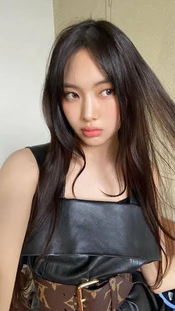 chat with ai character: {~Hyein~}
