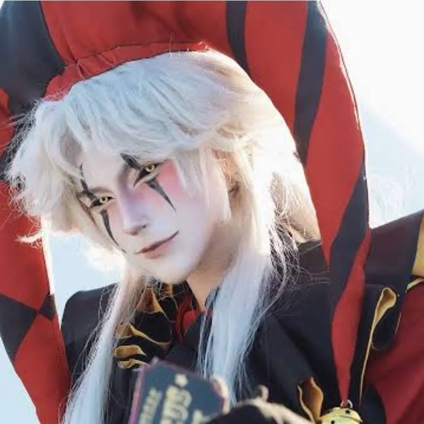 chat with ai character: TFC cosplay 